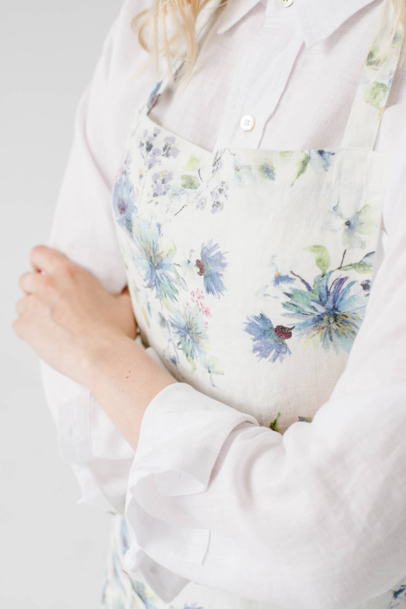 White Flowers Linen Daily Apron: S-M