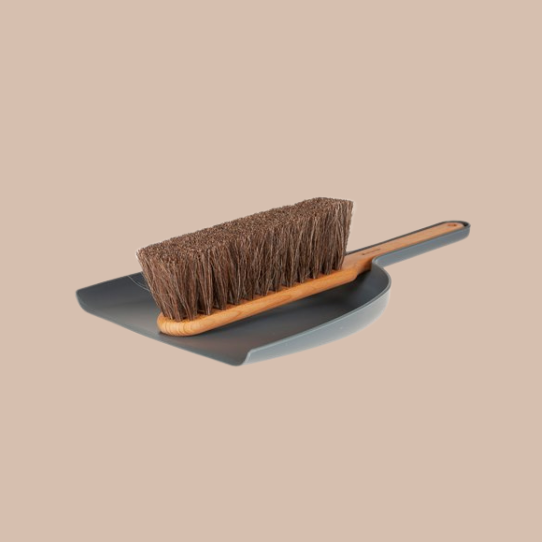 Iris Hantverk Dustpan and Brush Set