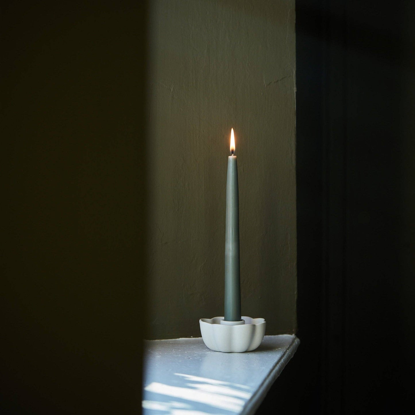 Ceramic Fleur Taper Holder: Wide