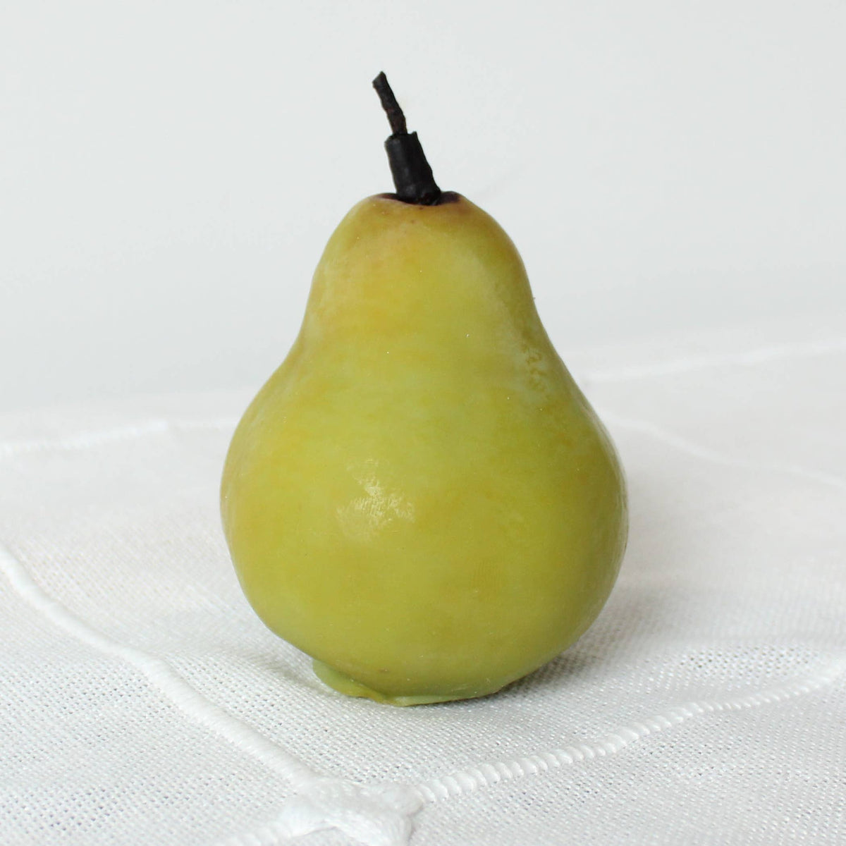 Bartlett Green Pear Beeswax Candle