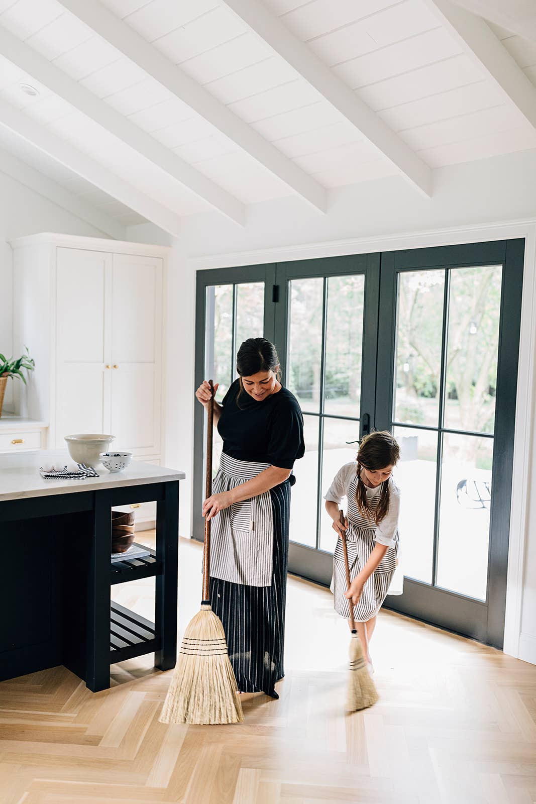 The Everyday Broom: Black