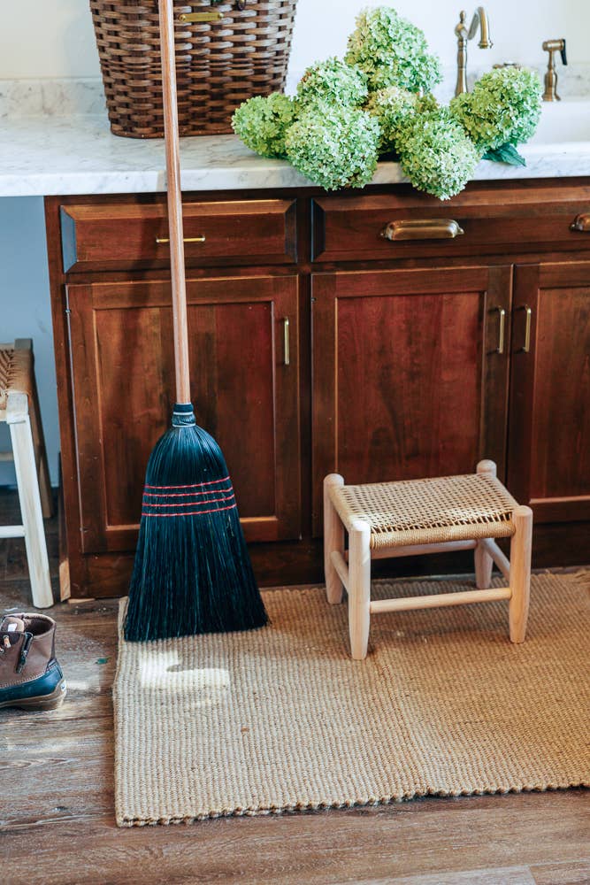 The Everyday Broom: Black