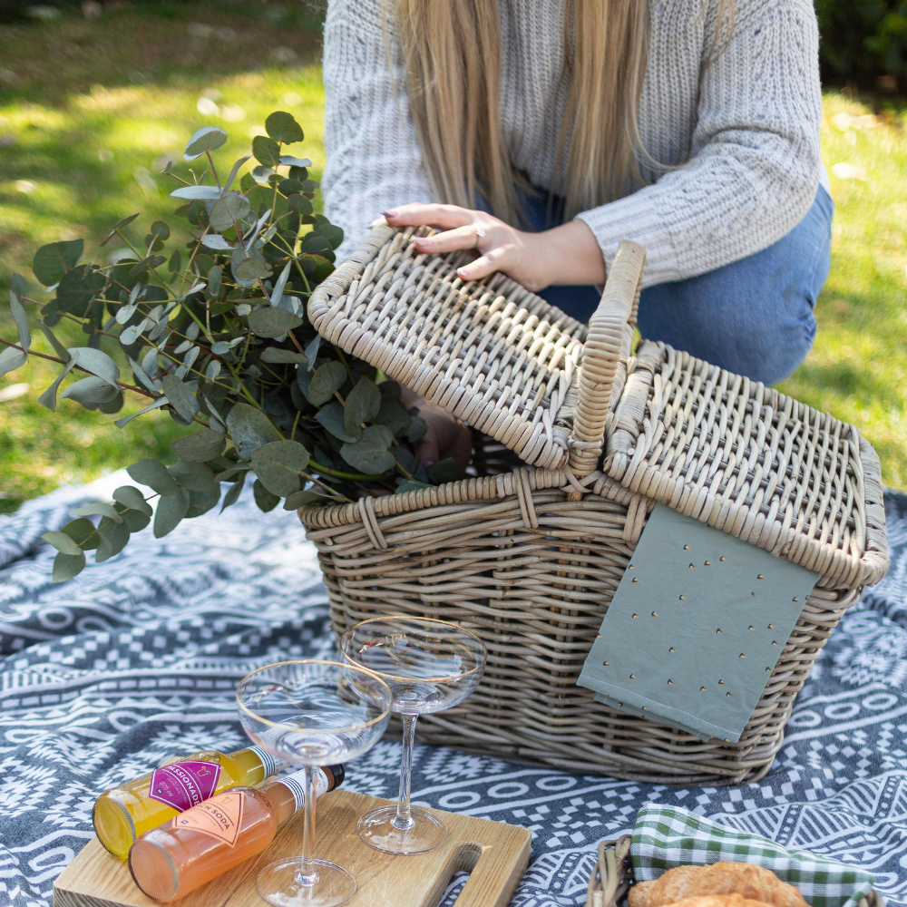 Rattan Picnic Basket: One Size