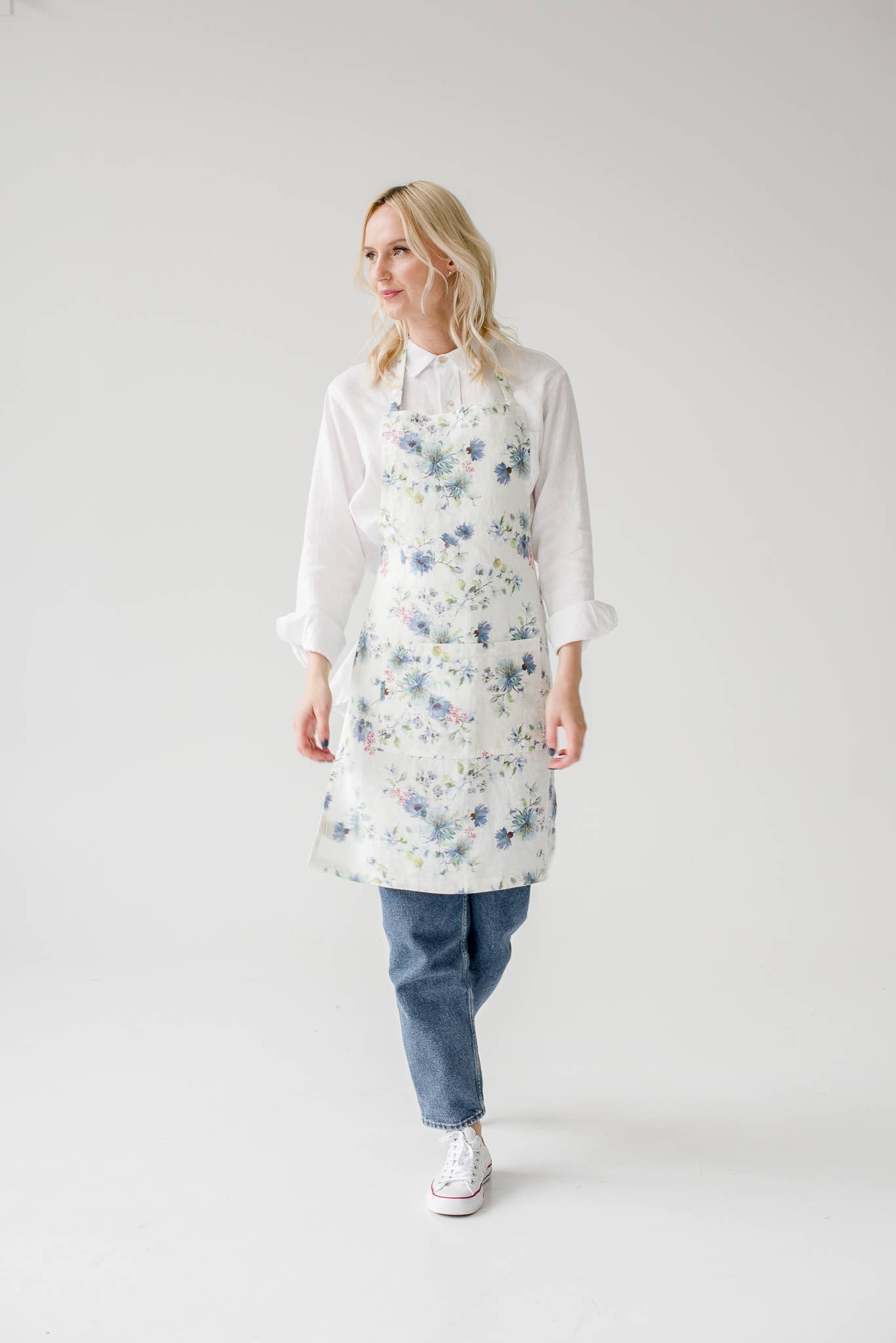 White Flowers Linen Daily Apron: S-M