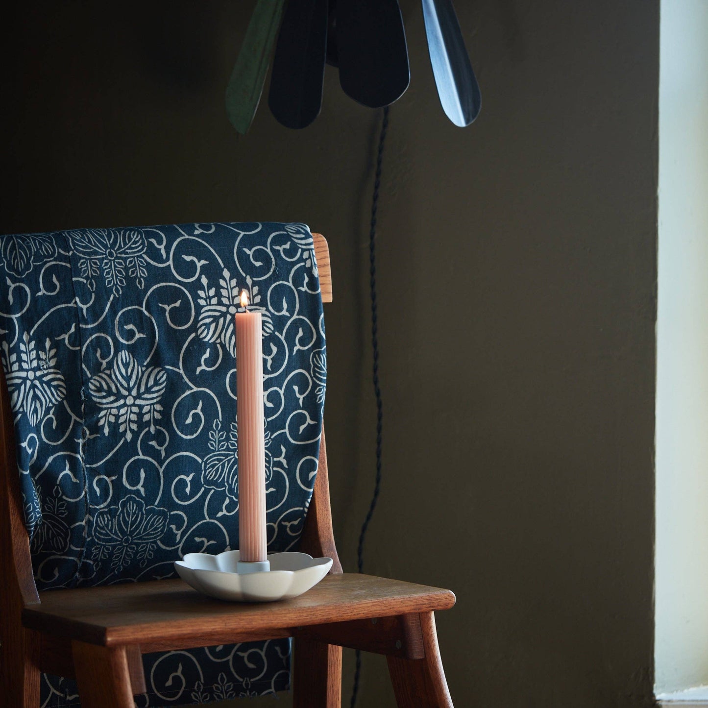 Ceramic Fleur Taper Holder: Wide