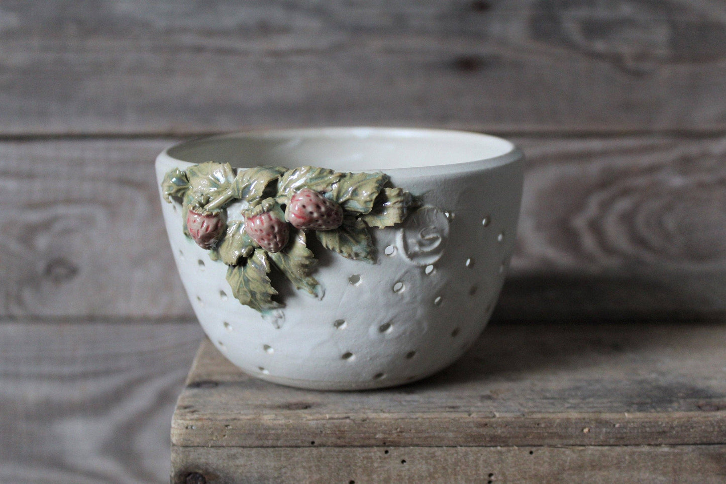 Fragoline - fruit strainer bowl for berries