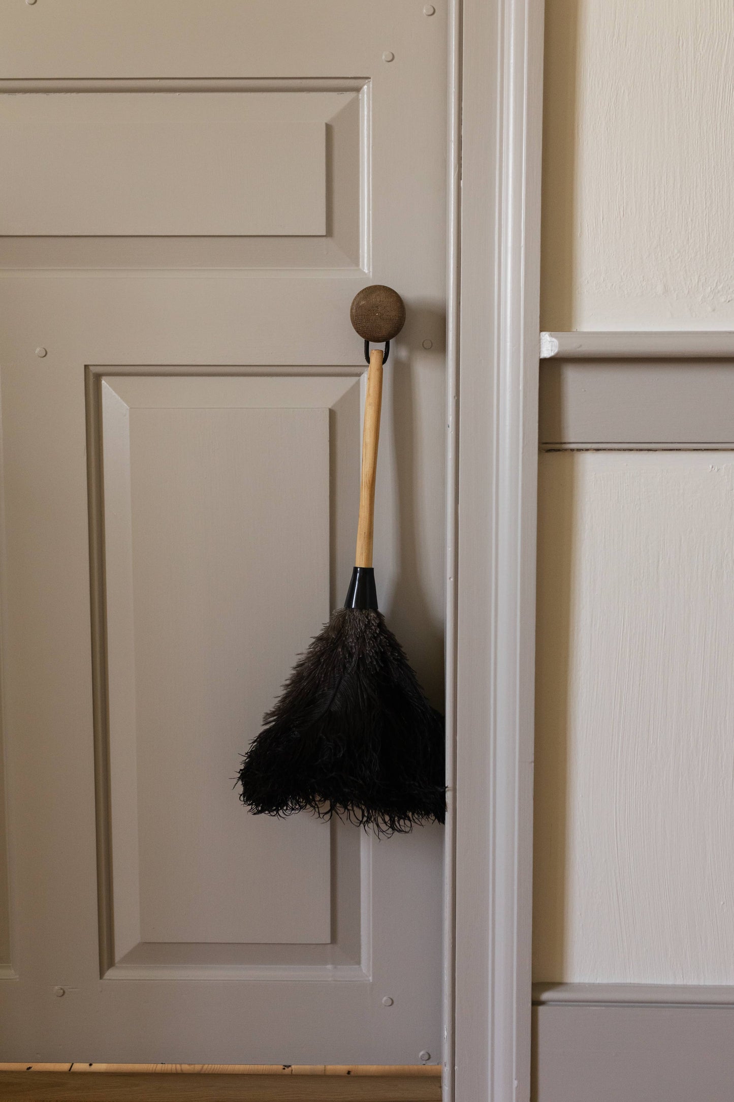 The Feather Duster: 28 inch