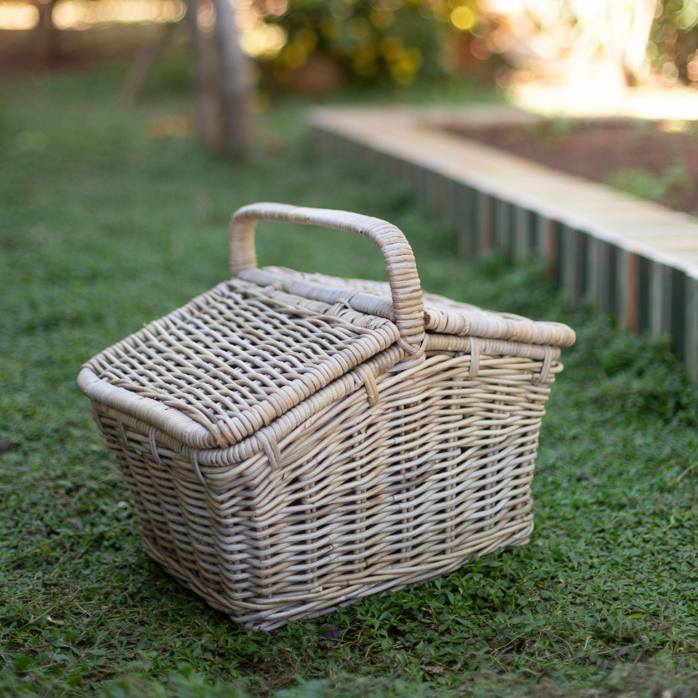 Rattan Picnic Basket: One Size